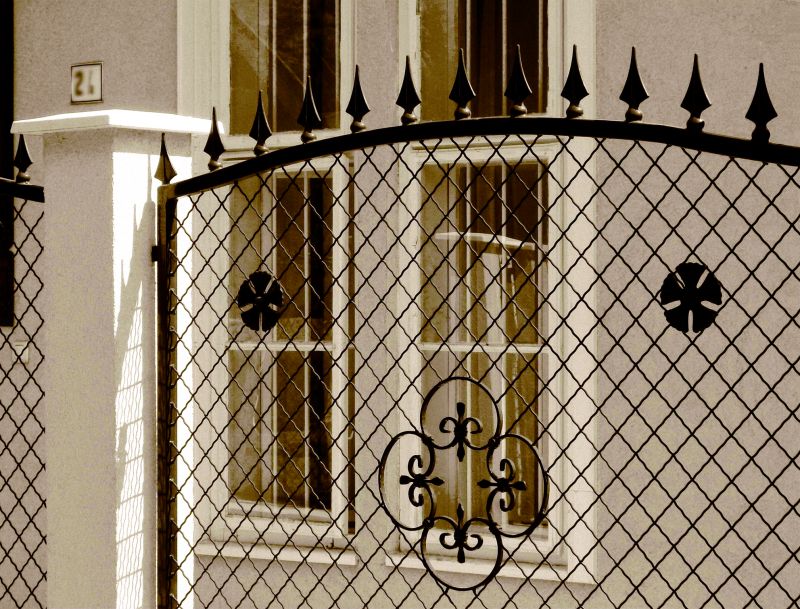 Steel Fence Construction in Kansas City, MO